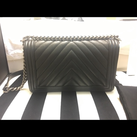 ❌SOLD❌ Chanel Caviar Chevron new Med. Boy Flap - Picture 3 of 8